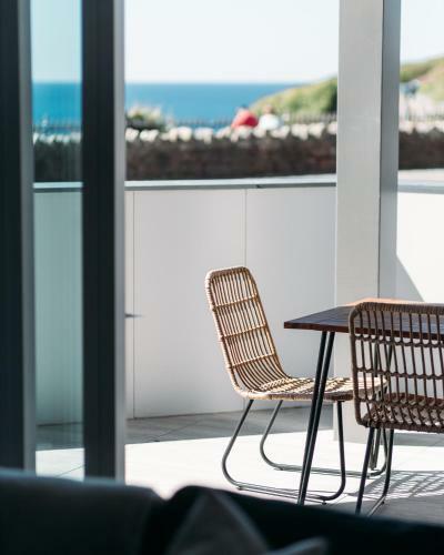 New Luxury Coastal Apartment With Vast Sea Views
