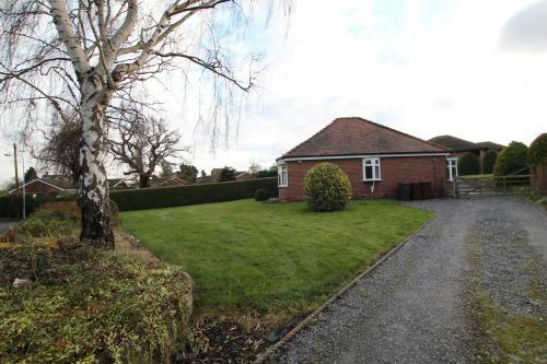 Cheerful 2 Bedroom Bungalow With Parking