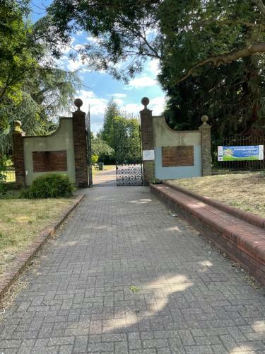 Immaculate 1-bed Apartment In Orpington