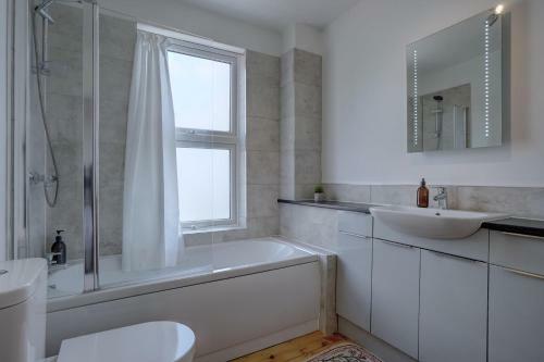 A Homely Golden Triangle Gem L Free Parking