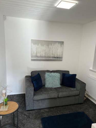 Comfortable King Bed - Location - Leisure - Contractors - Parking