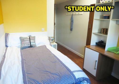Student Only Zeni 5 Bed Apartment Nottingham