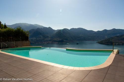 Italian Vacation Homes - Panoramic Villa