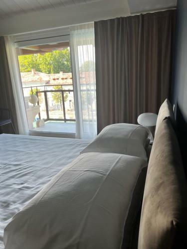 Bed & Breakfast C House Rooms Lake
