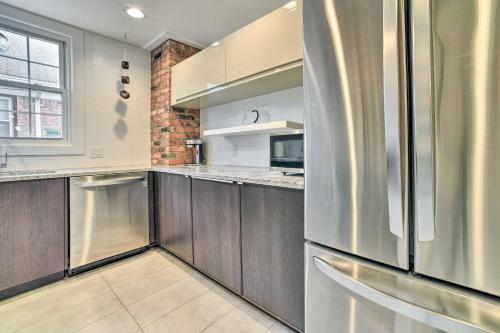 Chic Ferndale Apartment - Walk To Downtown!