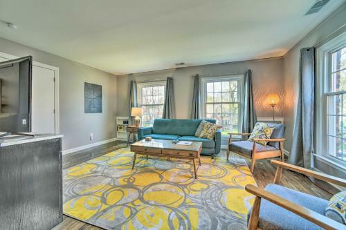 Chic Ferndale Apartment - Walk To Downtown!