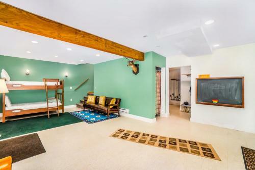 Treetop Getaway