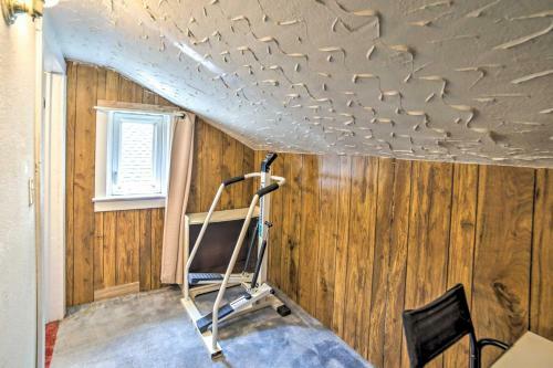 Cozy Ishpeming Cottage With Lake And Park Views!