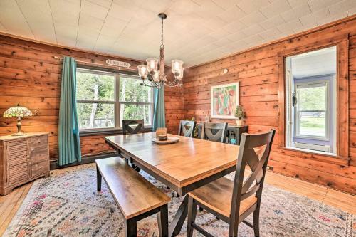 Bright Home With Outdoor Space, Steps To River