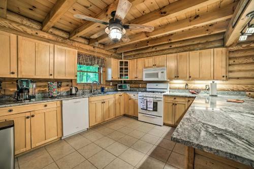 Classy Home With Hot Tub Walk To Gilletts Lake
