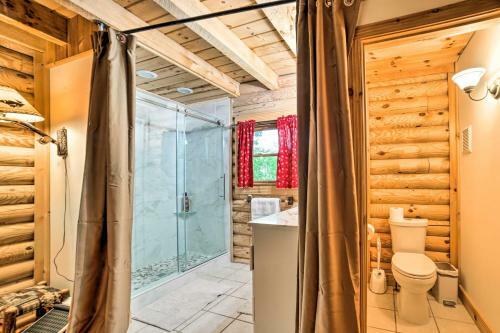 Classy Home With Hot Tub Walk To Gilletts Lake