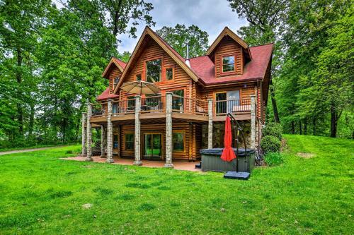 Classy Home With Hot Tub Walk To Gilletts Lake
