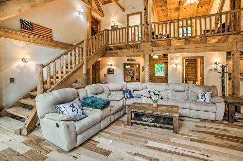 Classy Home With Hot Tub Walk To Gilletts Lake