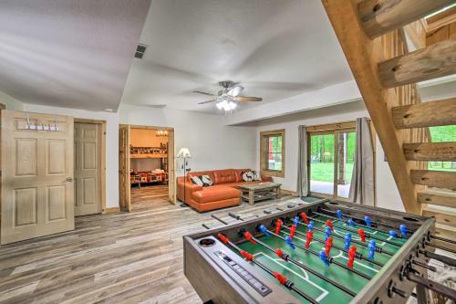 Classy Home With Hot Tub Walk To Gilletts Lake