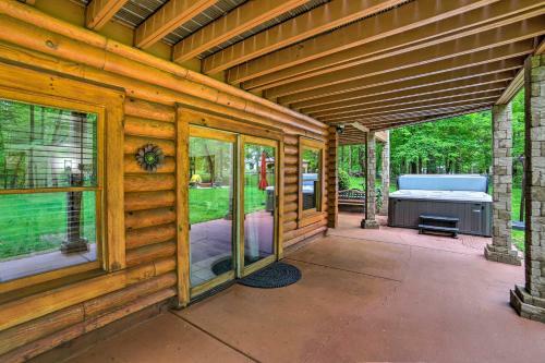 Classy Home With Hot Tub Walk To Gilletts Lake