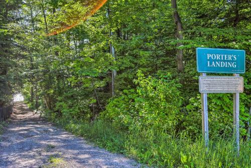 Quaint East Leland Cottage - Walk To Lake!