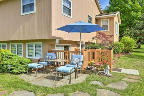 Quaint East Leland Cottage - Walk To Lake!