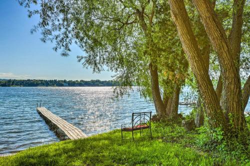 Quaint East Leland Cottage - Walk To Lake!