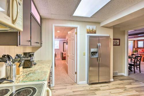Quaint East Leland Cottage - Walk To Lake!