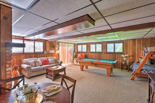 Quaint East Leland Cottage - Walk To Lake!
