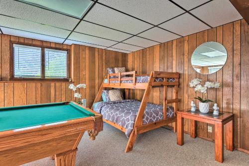Quaint East Leland Cottage - Walk To Lake!