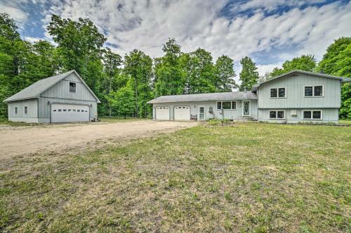 Mancelona Home With Deck, 8 Mi To Torch Lake!