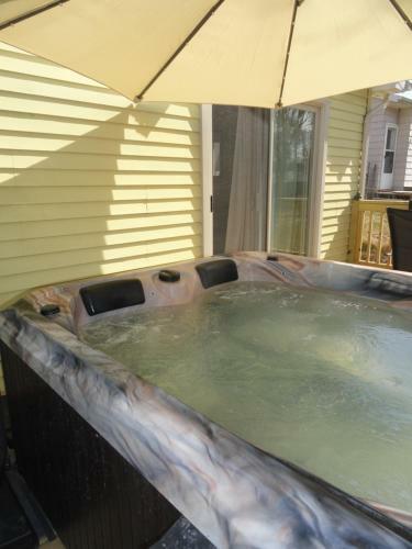 Outdoor Hot Tub And Cozy King Bed