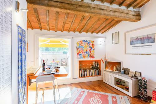 Piazza Dei Cavalieri Orange Attic Apartment