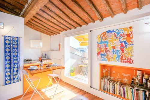 Piazza Dei Cavalieri Orange Attic Apartment