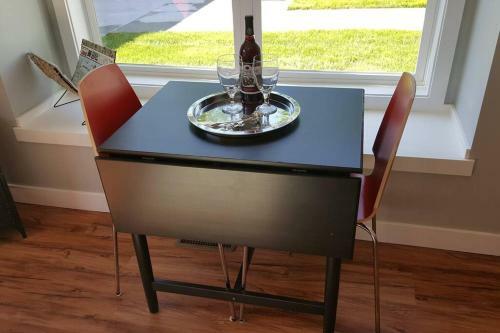 Modern And Pristine Condo -by The Gt Commons