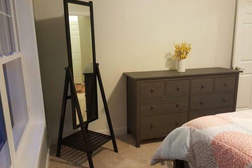 Modern And Pristine Condo -by The Gt Commons