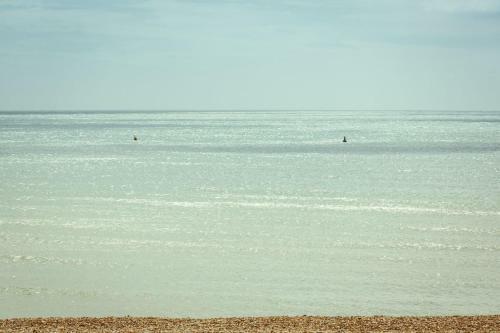 Apartamento Beachfront Flat With Balcony & Stunning Sea Views