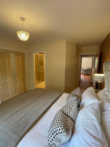Lovely 2 Bedroom 2 Bathroom Executive Apartment