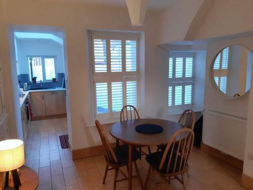 Sanderling - Grade 2 Listed Georgian Townhouse By The Sea