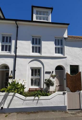 Sanderling - Grade 2 Listed Georgian Townhouse By The Sea