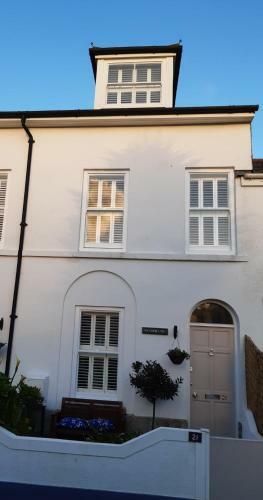 Sanderling - Grade 2 Listed Georgian Townhouse By The Sea