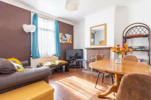Authentic London - Four Bedroom Victorian House