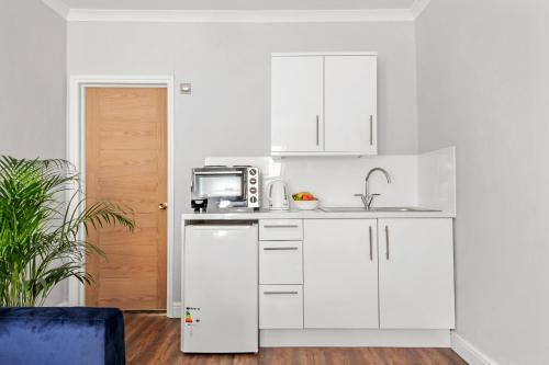 Apartamento Stunning Studio Flat With Parking
