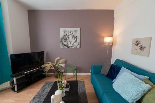 Cheerful 4 Bedrooms Home 8 Mn To Train Station