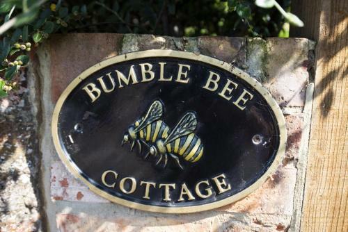 Bumble Bee Cottage - Luxury Countryside Cottage