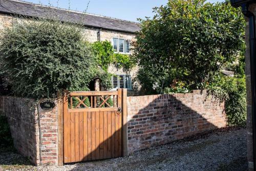 Bumble Bee Cottage - Luxury Countryside Cottage