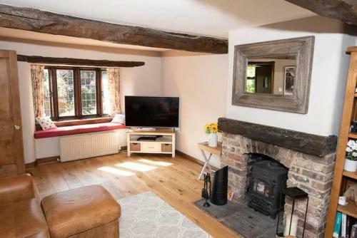 Bumble Bee Cottage - Luxury Countryside Cottage