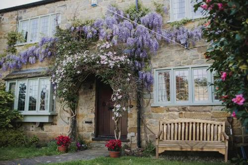 Bumble Bee Cottage - Luxury Countryside Cottage