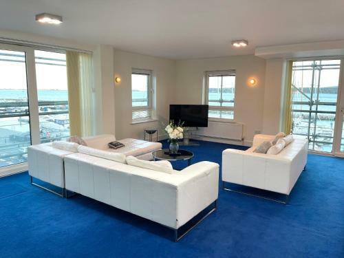 Poole Quay Spacious Family Apartment & Parking
