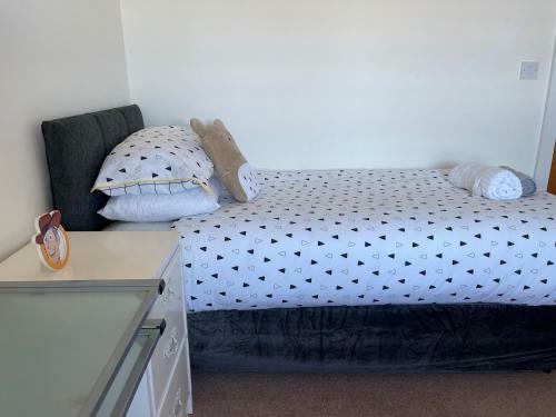 Poole Quay Spacious Family Apartment & Parking