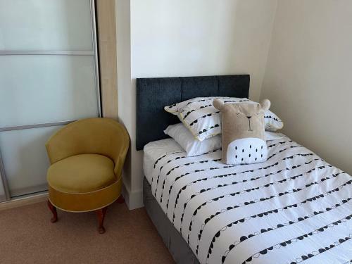 Poole Quay Spacious Family Apartment & Parking