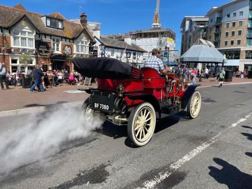 Poole Quay Spacious Family Apartment & Parking