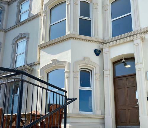 Arcadia View 1 Bed Apartment - Sea Views