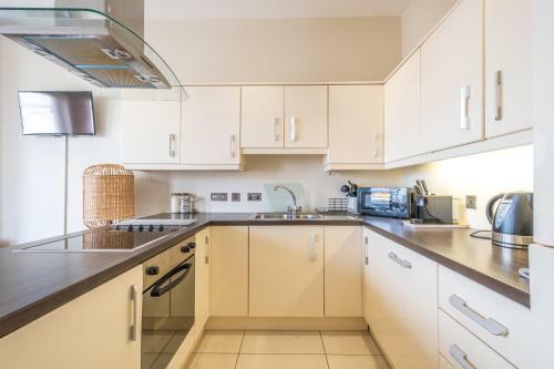 Arcadia View 1 Bed Apartment - Sea Views
