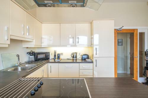 Arcadia View 1 Bed Apartment - Sea Views